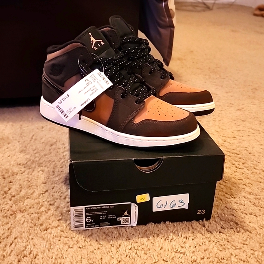 Jordan 1 Mid SE (GS)